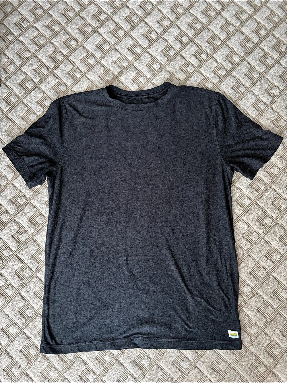 Vuori Strato Tech Tee Short Sleeve Charcoal Heather Gray Medium